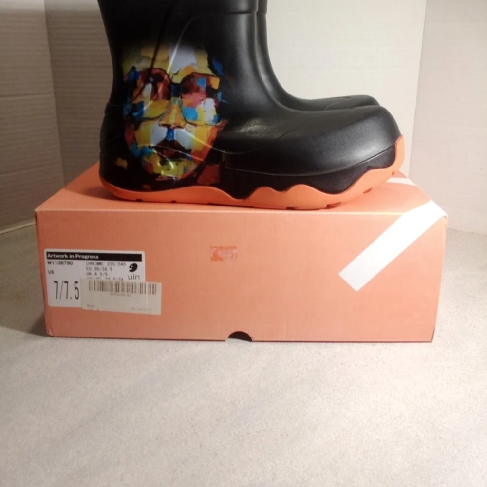 UIN Art Travel Booties W1136790 Womans Sz. 7/7.5 NEW